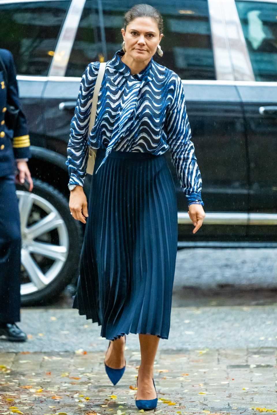 Pleated skirt with a bow tie blouse - the look makes Victoria older