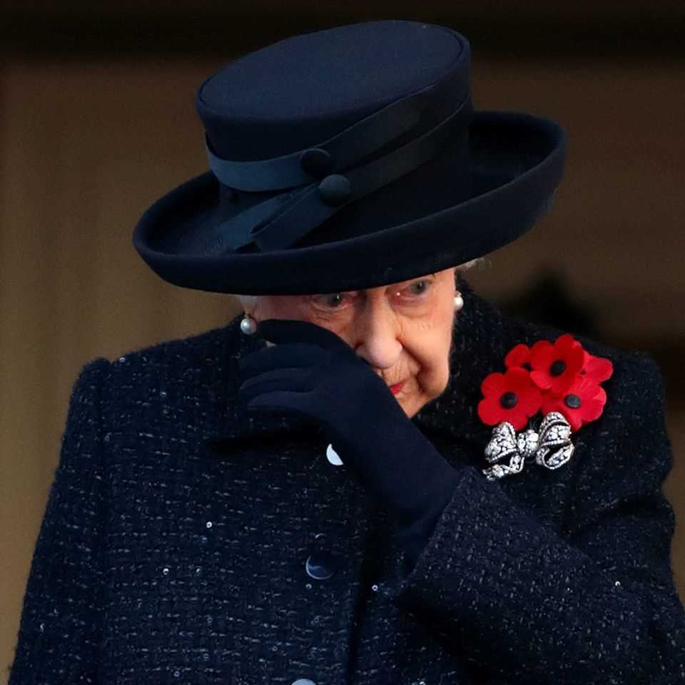 Of the "Remembrance Day" is an emotional day of remembrance for Queen Elizabeth, on which she commemorates the fallen of the two world wars and particularly affected family members.  In November 2019, she struggled with her tears.