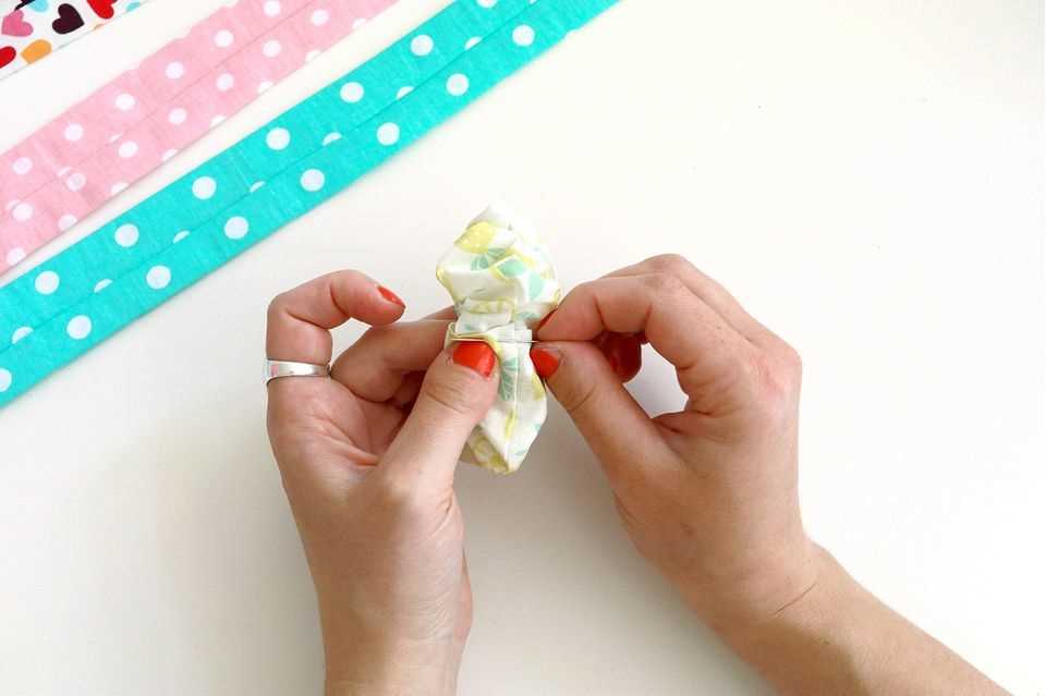 Sewing the scrunchie: Closing the scrunchie with a mattress stitch