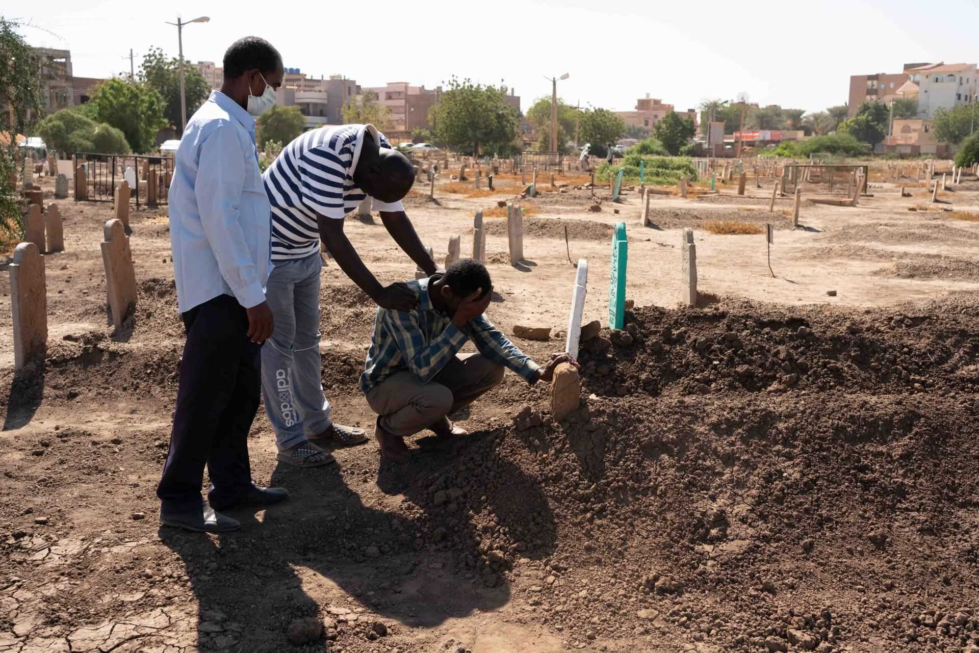 On November 18, 2021, 31-year-old Hani Alhadi cries next to the grave of his friend Louay Taj al-Sir, a teacher killed the day before in Bahri.  “We were colleagues at school.  We worked together and went through a lot.  We even ate together the day he died.  But he's no longer there, he's gone, ”he said.