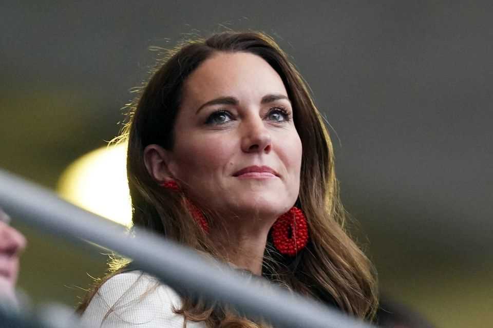 Trend color red: Duchess Catherine shows us how it's done!