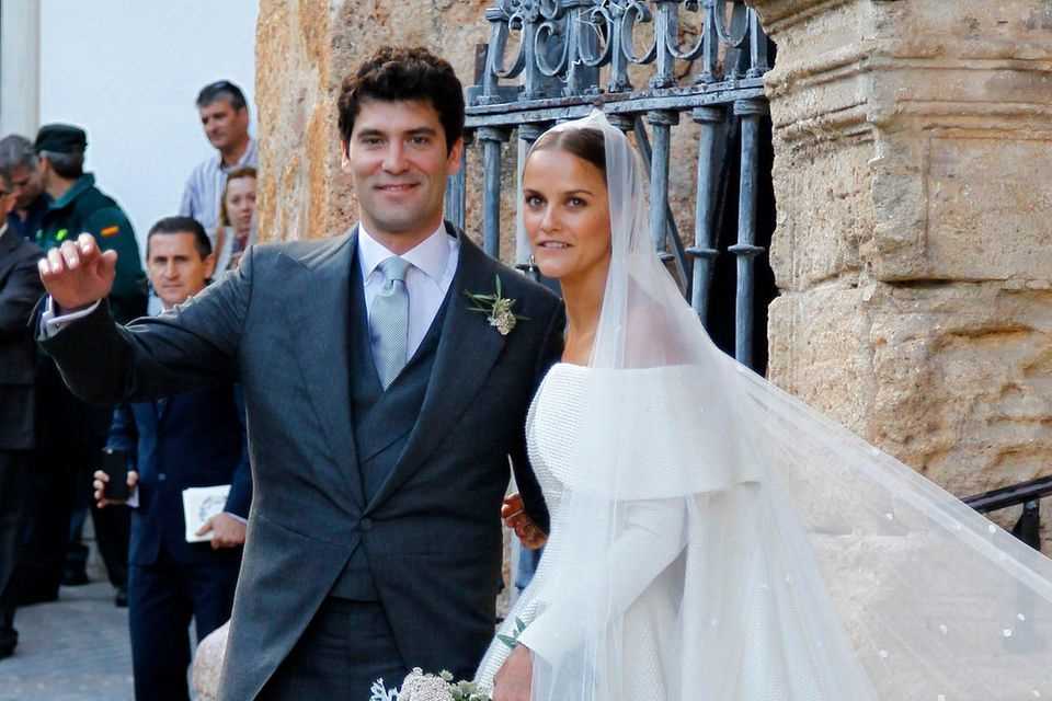 Since their dream wedding in Íllora, Spain, in 2016 at the latest, Alejandro and Charlotte Santo Domingo have not only been a set figure in their own right, but also as a couple in international high society.  Two small children crown their love.