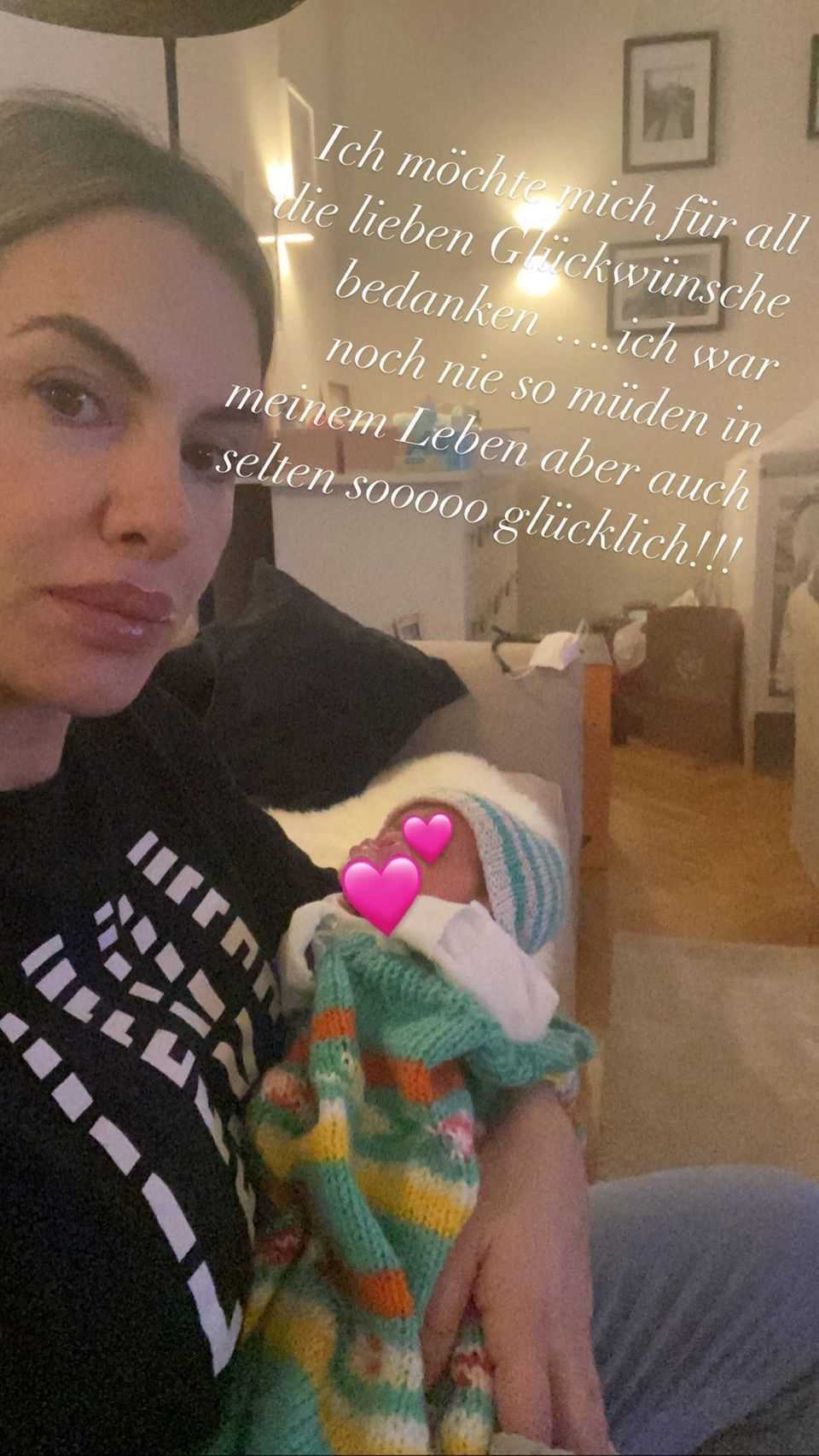 Anna-Maria Ferchichi shows one of her little triplets in her Instagram story.