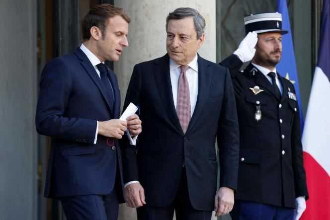 French President Emmanuel Macron and Italian Council President Mario Draghi at the Elysee Palace in Paris on November 12, 2021.