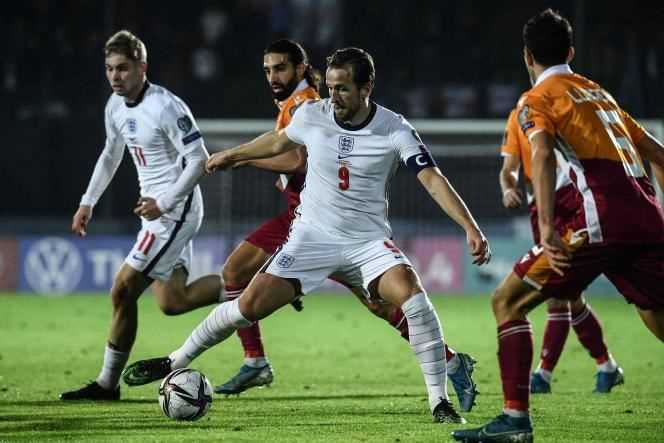 England striker Harry Kane (center) during the 2022 World Cup qualifier against San Marino on November 15, 2021.