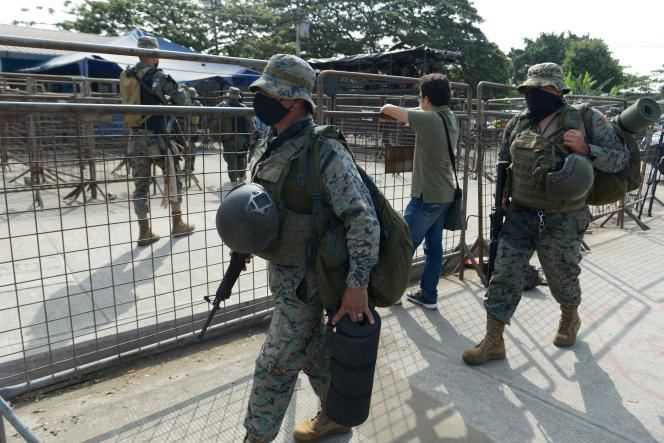 Soldiers near the prison in Guayaquil, Ecuador, November 16, 2021.