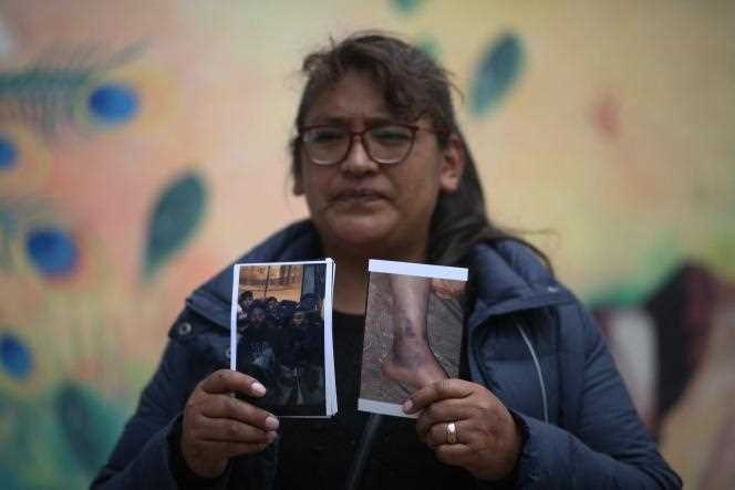 Natividad Maman, in El Alto, Bolivia, on March 23, 2021, shows photos of his son, kidnapped and allegedly tortured in the Senkata region, during clashes between supporters and opponents of ex-President Evo Morales in November 2019 .