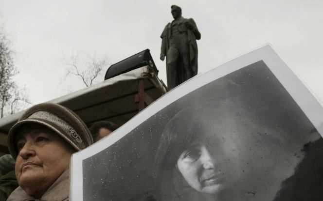 A woman holds a photo of murdered activist Natalia Estemirova during a rally for police reform in Moscow on November 28, 2009.