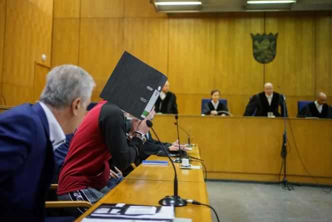 Iraqi Taha Al-Jumailly, whose face is hidden by a filing cabinet, at the Franckfort-sur-le-Main court on November 30.