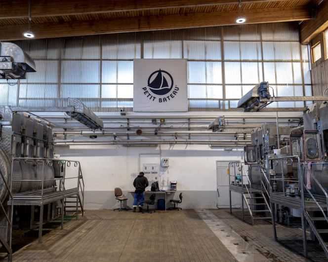 In the dyeing workshop of the Petit Bateau factory, in Troyes (Aube), on October 27, 2021.