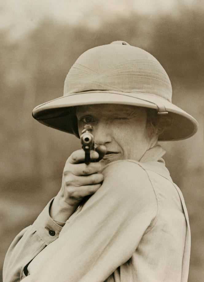 Woman with pistol.  Anonymous photographer.  Around 1930