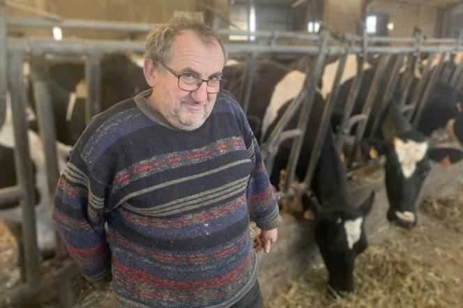 Jean-François Goumain and his cows, on his farm in Anjouin (Indre).