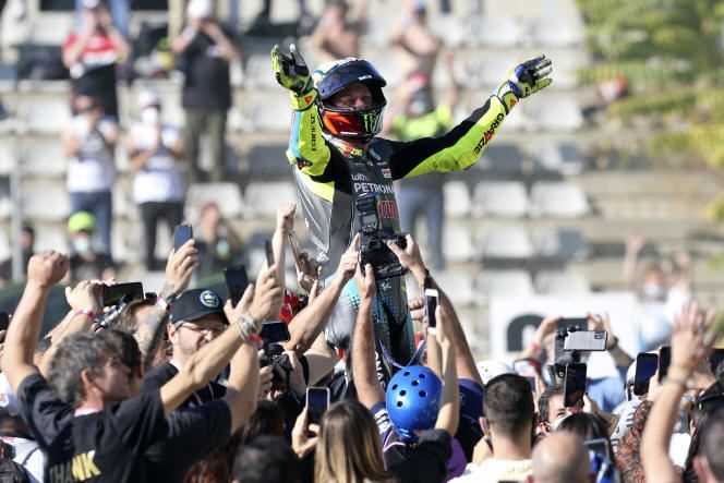 The nine-time world champion Valentino Rossi, at the end of the Valencia Grand Prix, Sunday, November 14, finished in an anecdotal 10th place.