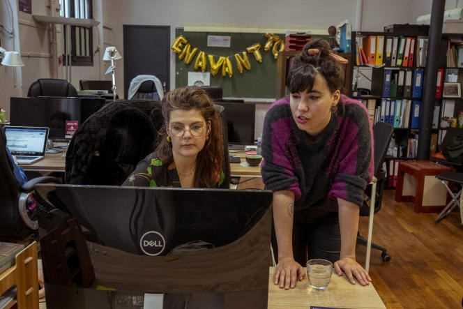 Louise Neville (on the left) and Louise Delavier, work in the communication department of “En avant tout (s)”, in Paris, on November 19, 2021.