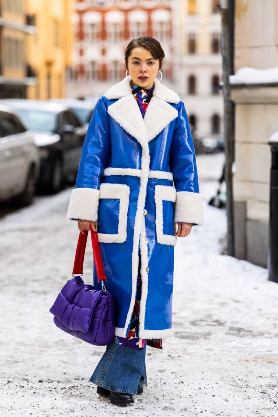 The cosiest bag trend ever: Pillow bag in street style