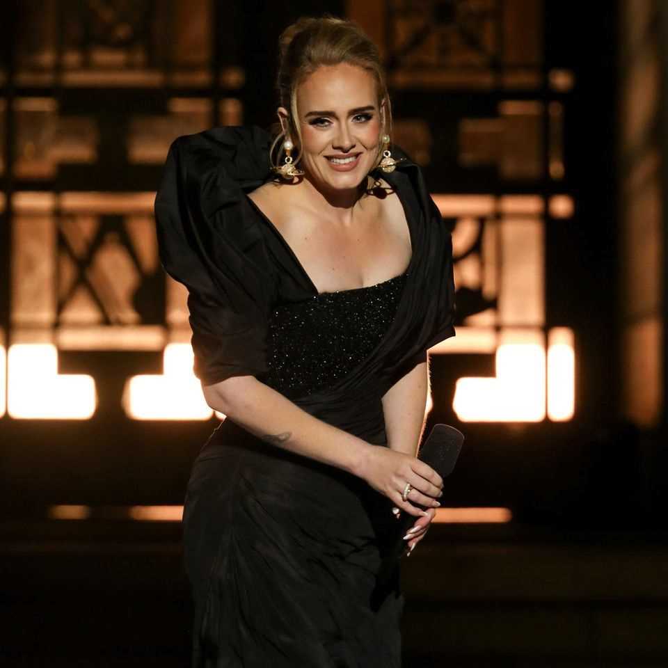 Adele on the records of "One night only" in Los Angeles.