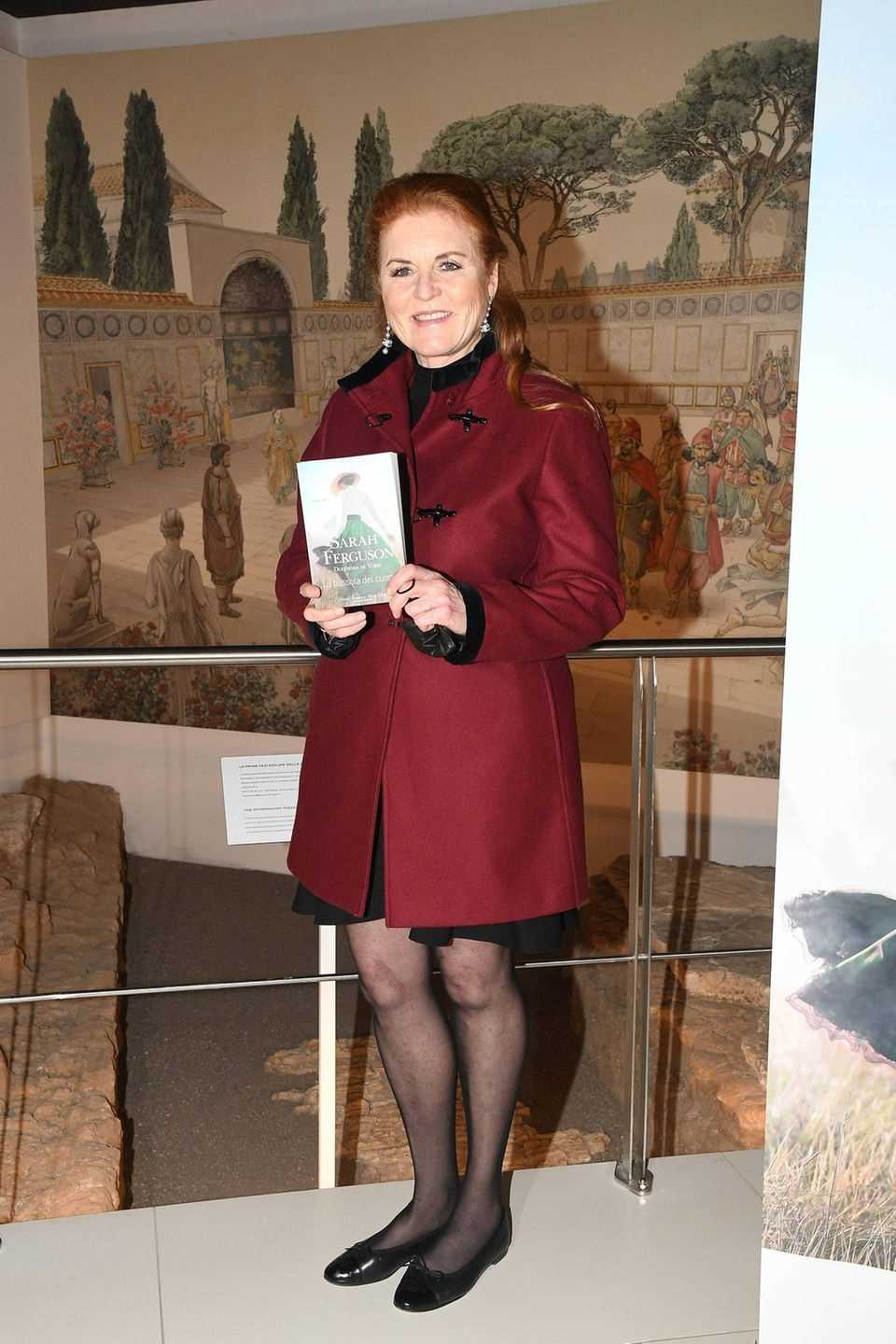 Sarah Ferguson holds her book in her hands