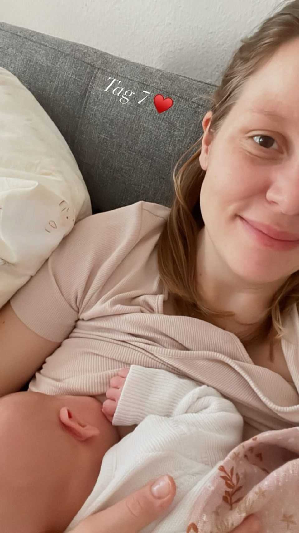 Ex-GZSZ star Franziska Van Der Heide: Still photo and first walk with baby Romy