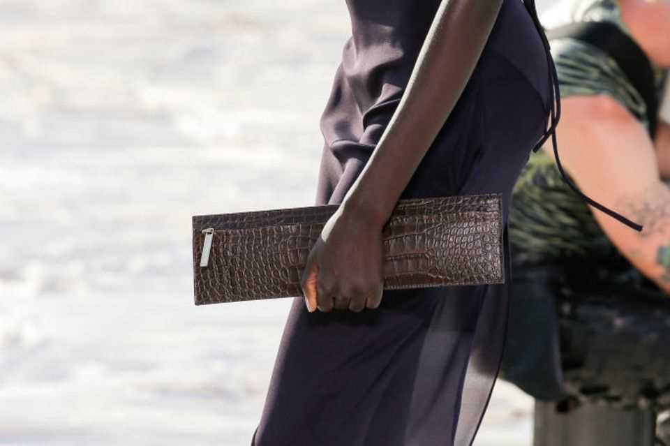 These are the it-pieces for the coming year: Peter Do Clutch