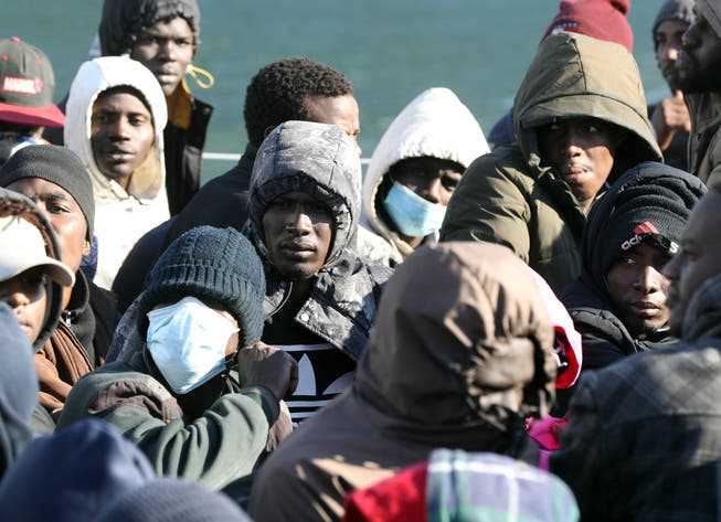 Migranten im März 2021 an Bord eines Schiffes der libyschen Küstenwache. 