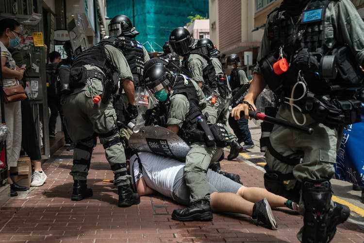 Am 1. Juli 2020 kam es in Hongkong zu Protesten gegen das neue Gesetz zum Schutz der nationalen Sicherheit. Hunderte von Demonstranten sind in der chinesischen Sonderverwaltungsregion festgenommen worden.