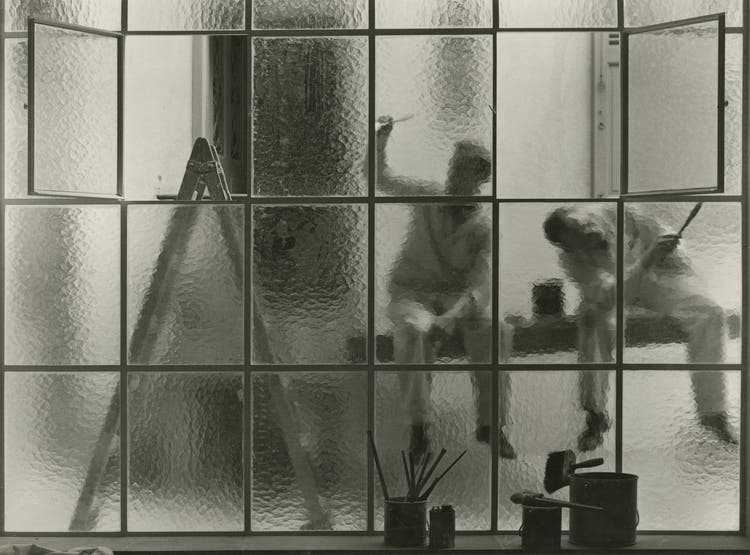 Atelier Eidenbenz: Maler hinter dem Fenster, um 1940.