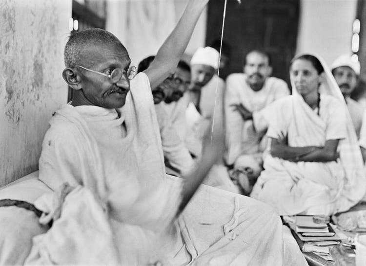 Walter Bosshard: Gandhi in Dandi, Indien, 7. April 1930.