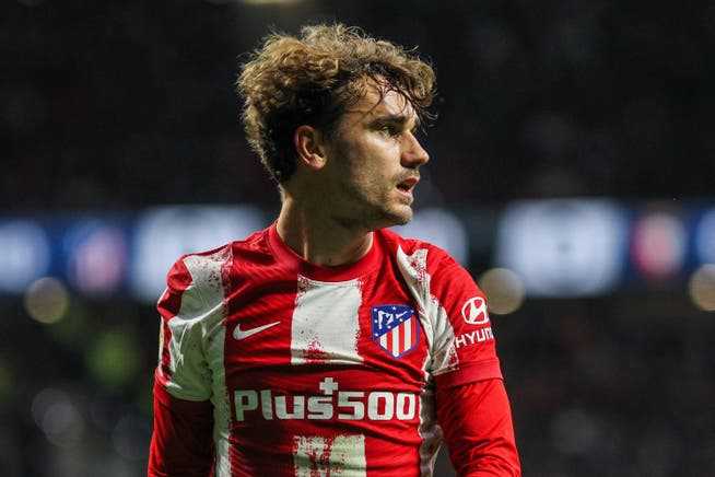Antoine Griezmann is missing at the start of the second half, like around 200 other professionals who tested positive in Spain.