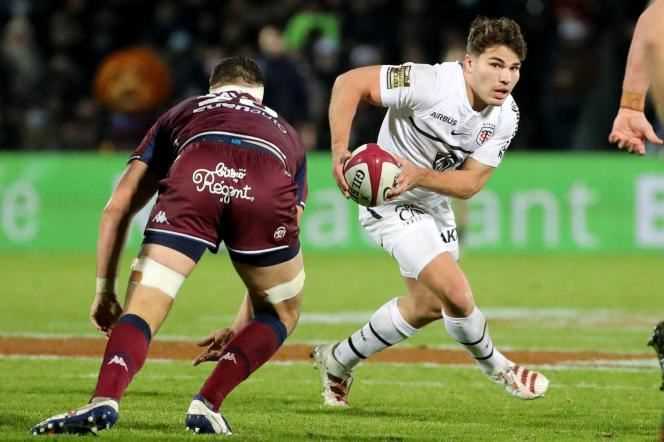 Antoine Dupont, scrum half from Stade Toulouse, during a match at the Stade Chaban-Delmas against Union Bordeaux-Bègles, December 4, 2021.