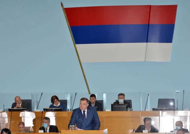 The Serb elected to the tripartite presidency of Bosnia, Milorad Dodik, on December 10, 2021 in front of the Parliament of Banja Luka.