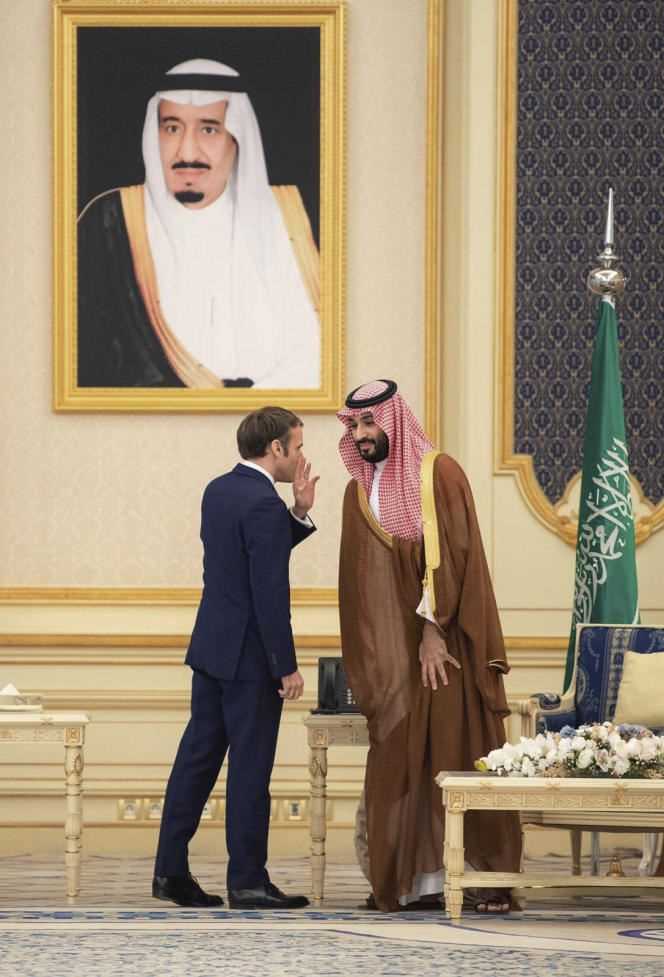 Mohammed Ben Salma and Emmanuel Macron, in Jeddah, Saudi Arabia, on December 4, 2021.