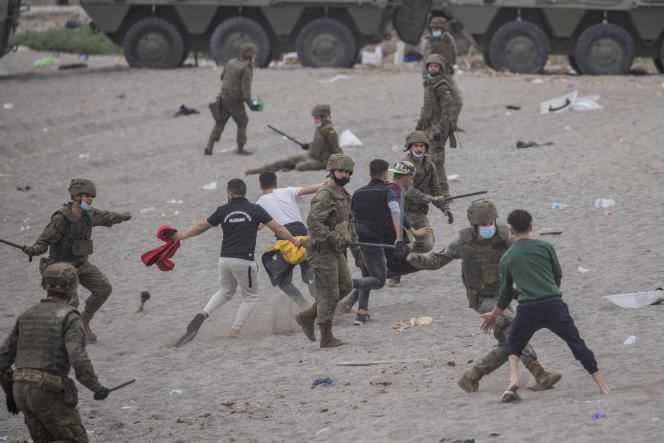 Spanish army soldiers clash with migrants near the Moroccan-Spanish border in the Spanish enclave of Ceuta on May 18, 2021.
