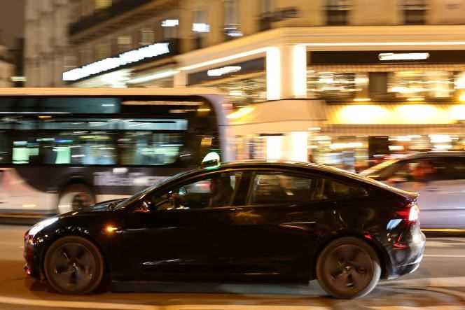A Parisian taxi in a Tesla, December 14, 2021.