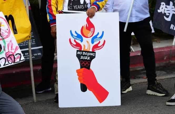 Demonstration in front of the Chinese consulate in Los Angeles to call for a boycott of the Beijing Olympics on November 3.