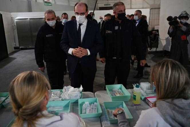 The Prime Minister, Jean Castex, in the vaccination center of Parc Chanot, in Marseille, on December 13, 2021.