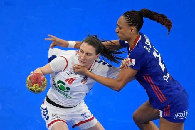 Serbian center-half Tamara Radojevic and French pivot Béatrice Edwige face to face during the France-Serbia match of the main round of the World Handball Championship in Spain.