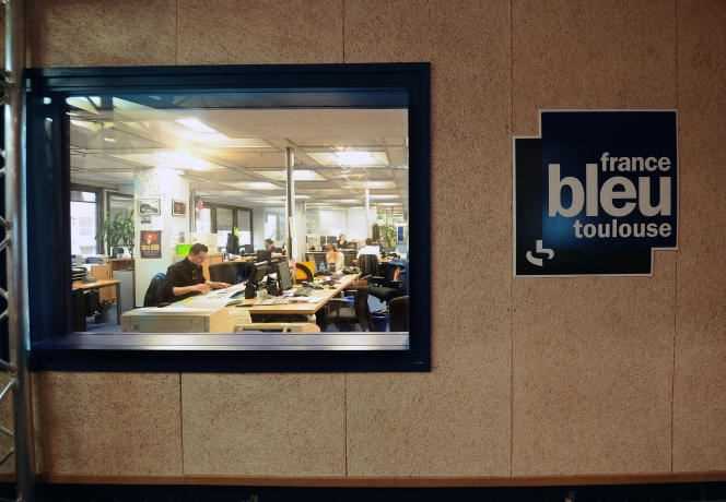 In the editorial staff of France Bleu Toulouse, in 2011.