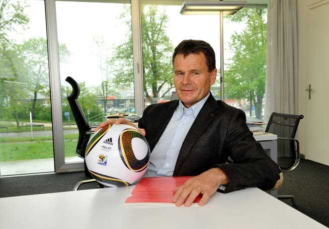 The CEO of Intersport for more than a decade and a half: Franz Julen in the office in Bern in 2010.