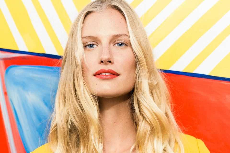 The lighter the base tone, the easier it is to achieve a bright salon blonde.  The darker the basic tone, the more sessions are necessary at the hairdresser.