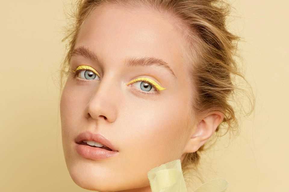 Colorful make-up: the eye-catching trend
