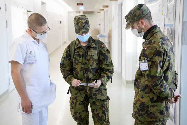 Im Genfer Universitätsspital sind derzeit auch Armeeangehörige im Einsatz.