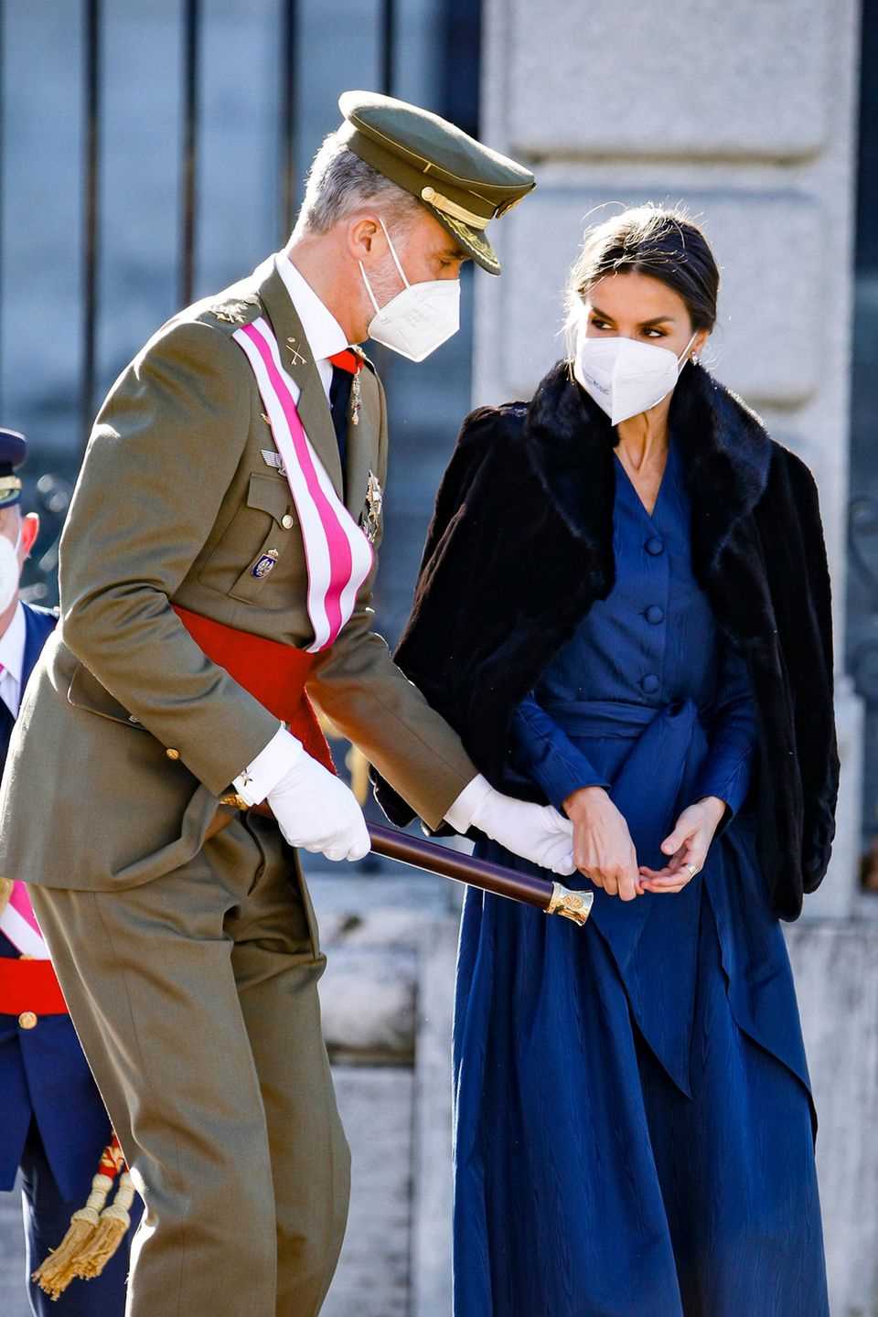 King Felipe picks up Queen Letizia's brooch and gives it to her