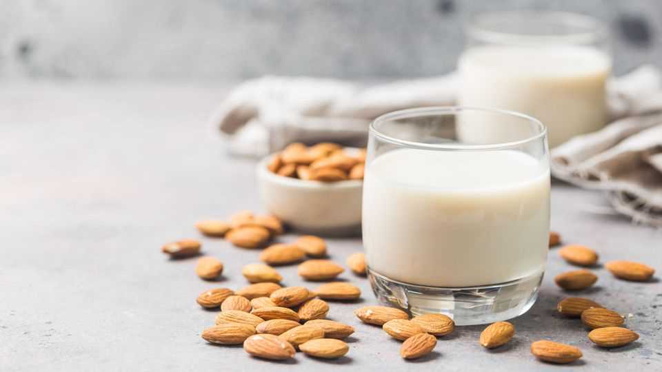 Make almond milk yourself: It's that easy