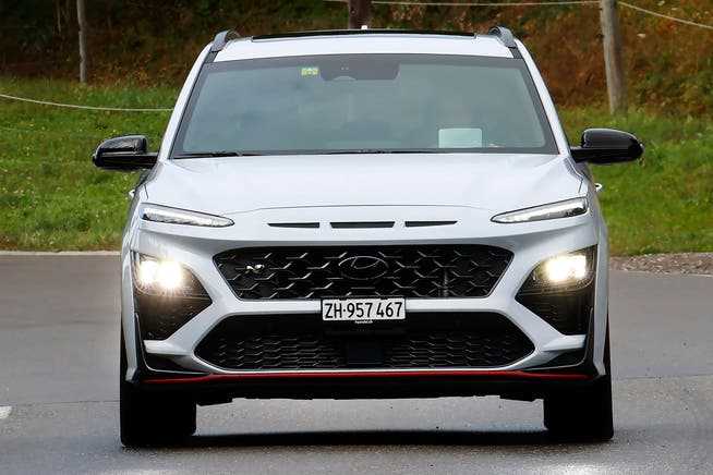 Lots of different air inlets, unclear lighting: the Hyundai Kona N is reminiscent of a rally car.
