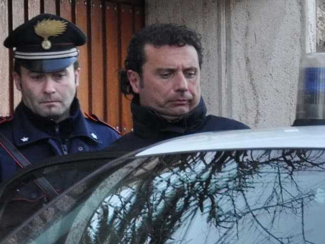 On January 14, 2012, Schettino climbed into a Carabinieri car.