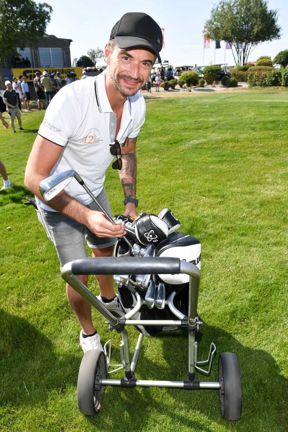 Pop star Florian Silbereisen went among the golfers for a good cause.  Both "GRK Golf Charity Masters" in Leipzig, he and other celebrities collect donations, especially for disadvantaged children. 