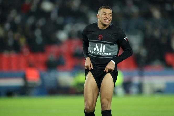 Apparently, Kylian Mbappé wanted to bring the briefs back into fashion during the meeting between Paris Saint-Germain and Stade Brestois on Saturday January 15, 2022 at the Parc des Princes, in Paris.