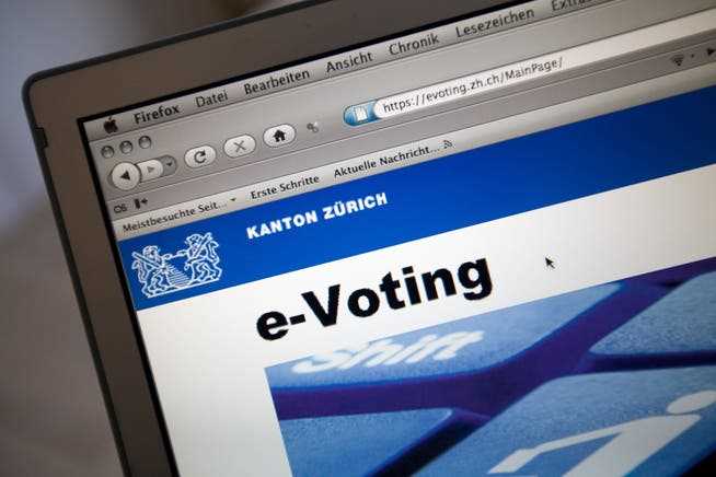 Eine Mehrheit der Bevölkerung ist offen gegenüber E-Voting. Allerdings sehen sie Datenschutz und Cybersicherheit als Problem.