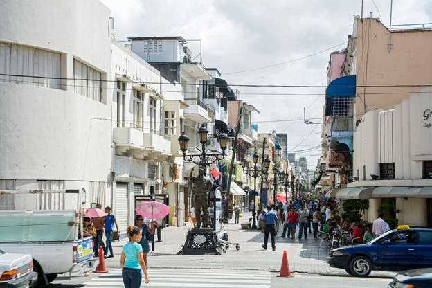 Die Calle El Conde in Santo Domingo verbindet das Leben der Einheimischen mit dem der Touristen.