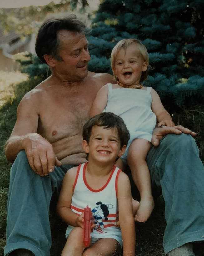 Lara Stoll with her brother Denis and her grandfather around 1991: 